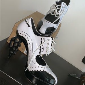 Leg Avenue Brass Knuckle Pumps sz 10